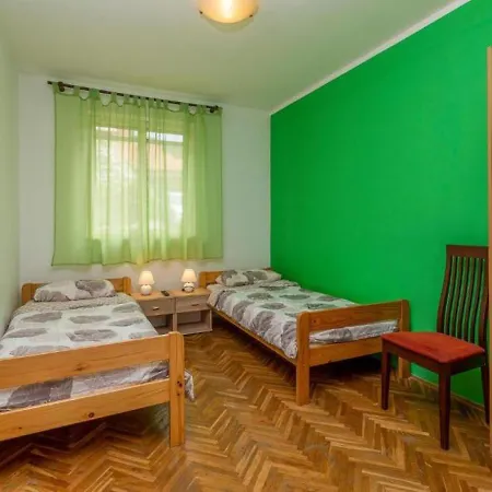 Apartment Ema 4+2 Koromačno