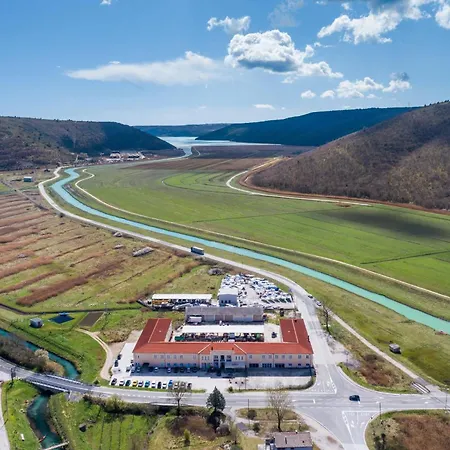 Ema 4+2 Koromačno