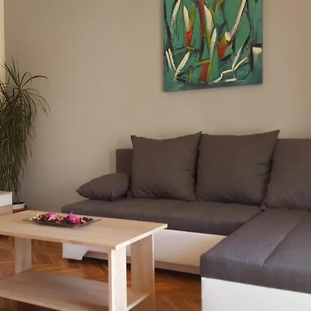 Apartment Ema 4+2 *