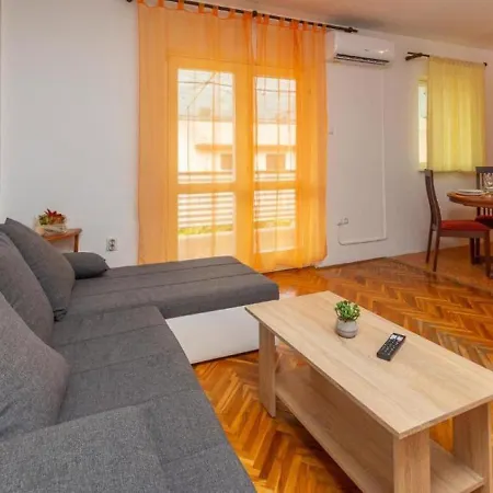 Ema 4+2 Apartamento