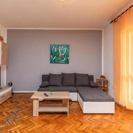 Апартаменты Ema 4+2 *